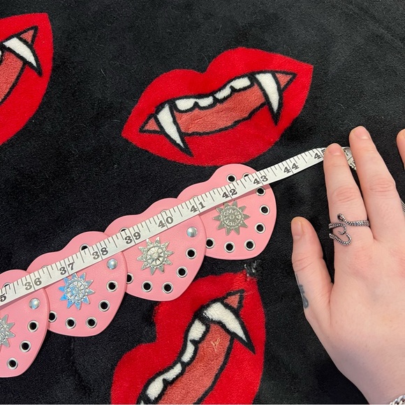 Sugar Thrillz x Dolls Kill - COURTING HEARTS WAIST BELT - Picture 3 of 3